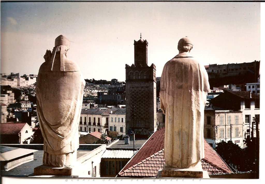 ORAN EGLISE SANT LOUIS 1962.JPG